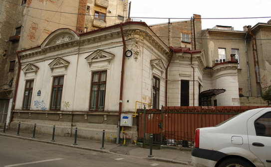 Imobil Semilunei nr. 1, Bucureşti. (Nicuşor Dan)