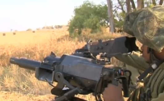 Soldat israelian în apropiere de Fâşia Gaza.