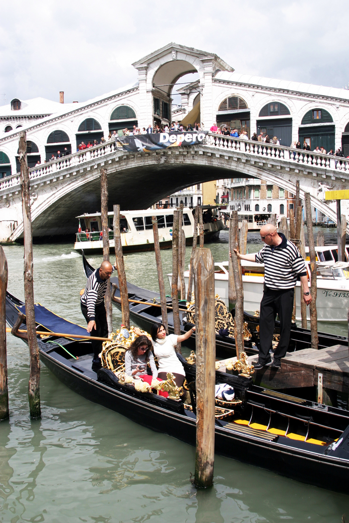 Veneţia: Podul Rialto.