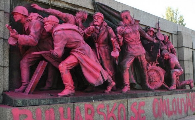 Monument al Armatei Sovietice în Bulgaria, ţinta glumelor bulgarilor