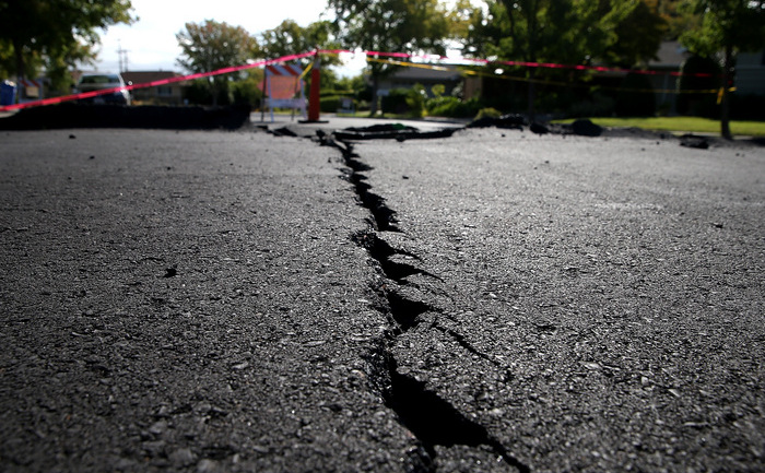 Străzi crăpate de cutremului din Napa, California, 26 august 2014
