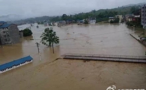 Inundaţii în China (Captură Weibo)