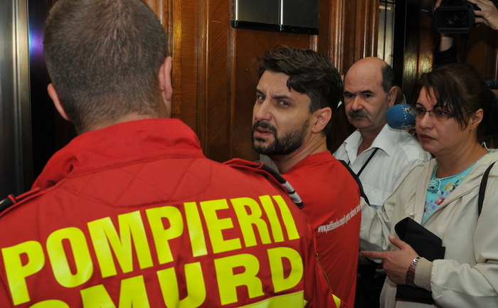 Aurelian Mihai, deputat independent aflat in greva foamei, dus la spital de SMURD (Epoch Times România)