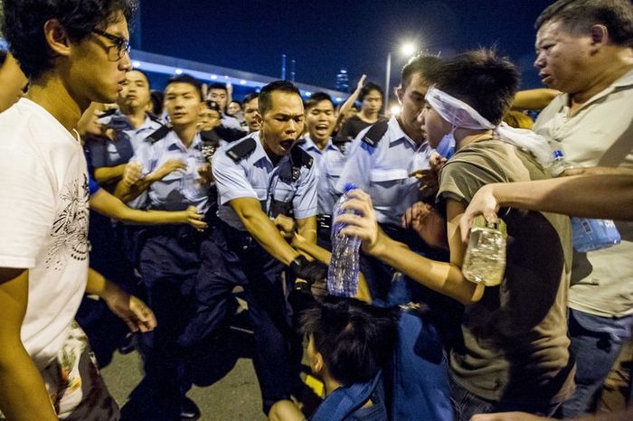 Violenţe între studenţi şi poliţie, Hong Kong