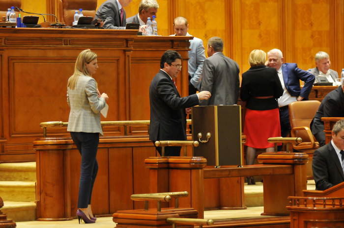 Vot în Camerele reunite ale Parlamentului României.