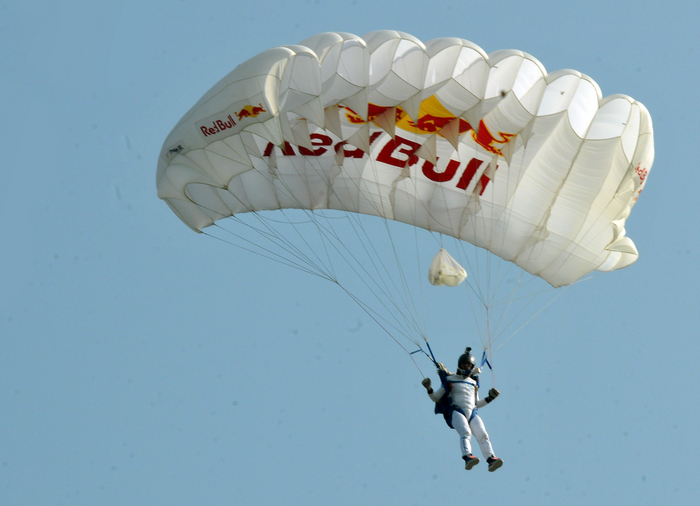 Alexandru Nicolau, campion mondial la paraşutism