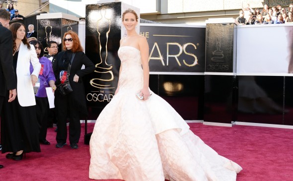Jennifer Lawrence la cea de-a 85-a ceremonie a Premiilor Academiei anuale pe 24 februarie, la Hollywood. 