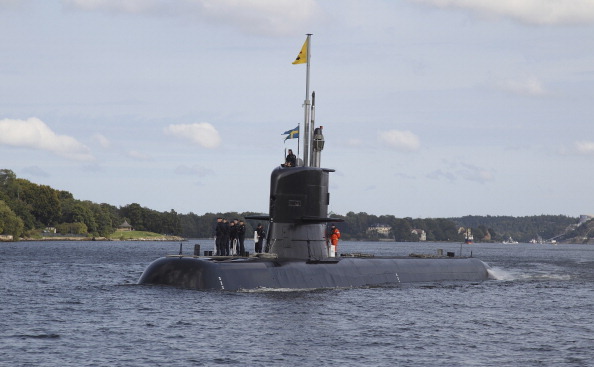 Un submarin suedez intră în portul Stockholm.