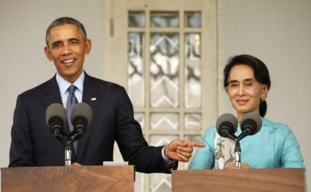 
Preşedintele american Barack Obama şi Aung San Suu Kyi ţin o conferinţă de presă după întâlnirea lor la reşedinţa dânsei din Yangon, 14 noiembrie 2014.