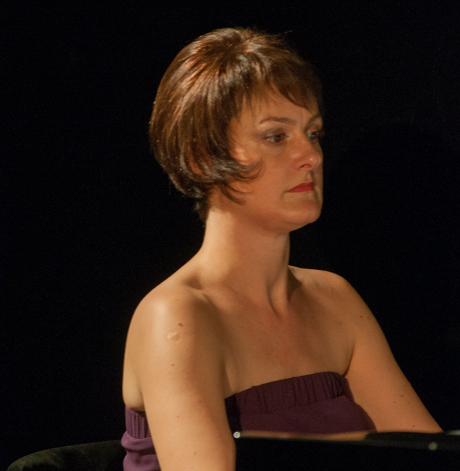 Pianista Ioana Maxim, oferind acompaniament soliştilor lirici din cadrul spectacolului "Shakespeare şi muzica", 14.11.2014, la ONB.