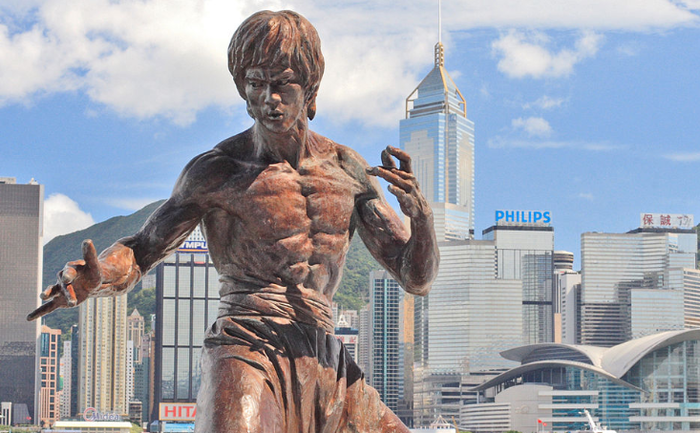 Statuia lui Bruce Lee din Hong Kong.