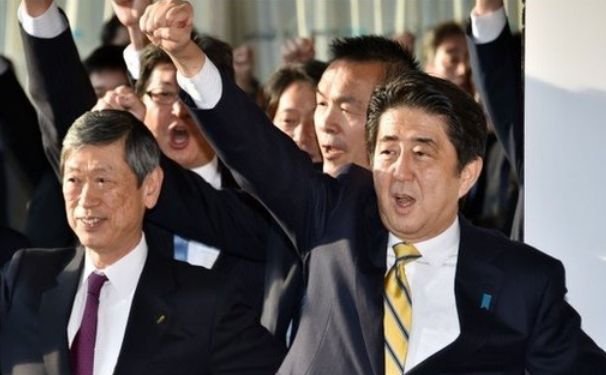 Premierul Shinzo Abe s-a întâlnit cu legiuitorii din partidul său politic după dizolvarea Parlamentului.