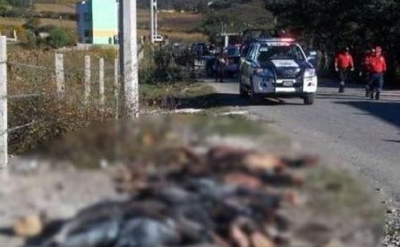 

Cadavrele mutilate ale 11 persoane au fost aruncate la marginea unui drum în apropiere de oraşul Chilapa, în statul sudic mexican Guerrero.
