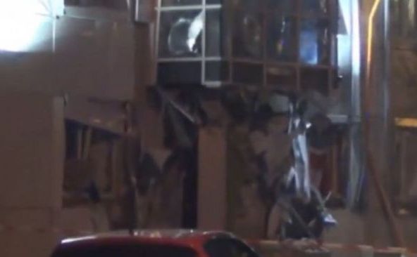 
Screenshot dintr-o înregistrare video postată pe YouTube şi care prezintă o cladire afectată de o explozia unei bombe în Odessa, 10 decembrie 2014.