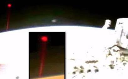 
Camera Staţiei Spaţiale Internaţionale a surprins o sferă roşie masivă suspectă a fi de origine extraterestră.
