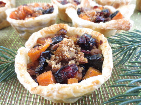 Mini tarte cu dovleac caramelizat şi fructe uscate (Maria Matyiku / Epoch Times)