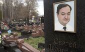 Mormântul proeminentului avocat anticoruptie Serghei Magniţki. (Captură Foto)