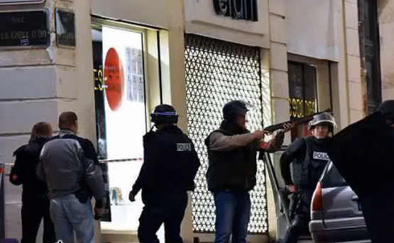 Doi ostatici au fost eliberaţi, după o încercare de jaf la un magazin de bijuterii din Montpellier, Franţa. 10.01.2015.