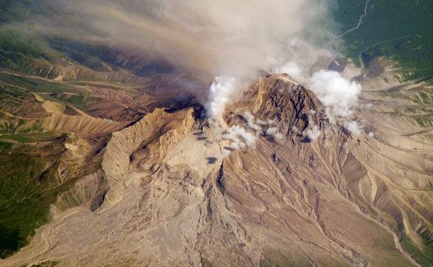 
Vulcanul Shiveluci, 10 iulie 2007.
