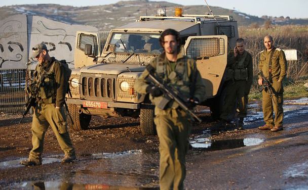
Soldaţi israelieni patrulează în sectorul ocupat de Israel in Golan Heights.