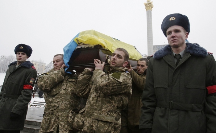Piaţa Independenţei din Kiev, ceremonie de comemorare a soldaţilor ucraineni căzuţi în luptele din Estul republicii (ANATOLII STEPANOV/AFP/Getty Images)
