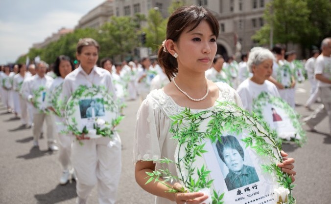 Marşul solemn al practicanţilor Falun Dafa pentru condamnarea persecuţiei comuniste din China şi comemorarea nenumăratelor sale victime (poză de arhivă)