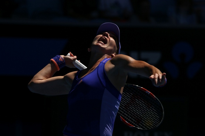 Melbourne, Australia - Simona Halep în a treia rundă din meciul împotriva lui Bethanie Mattek-Sands din Statele Unite, în timpul zilei a cincea de la Australian Open