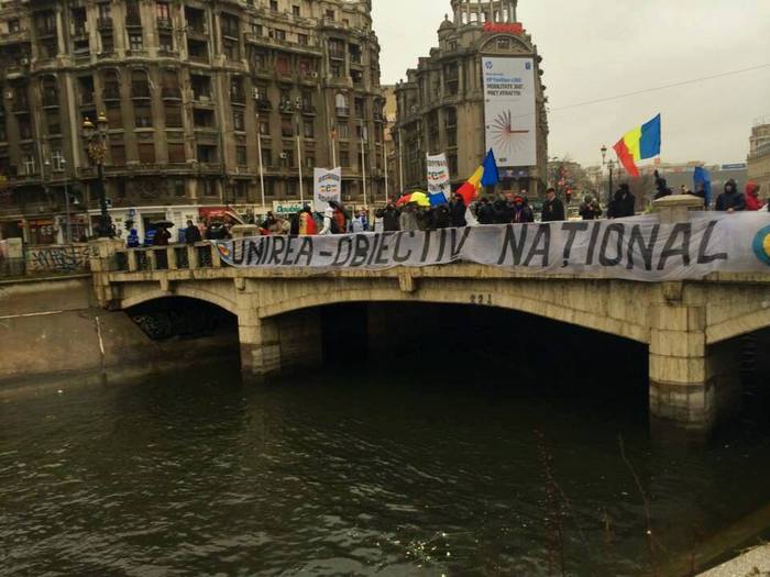 Pod tricolor peste Dâmboviţa, Bucureşti, 24 ianuarie 2015.