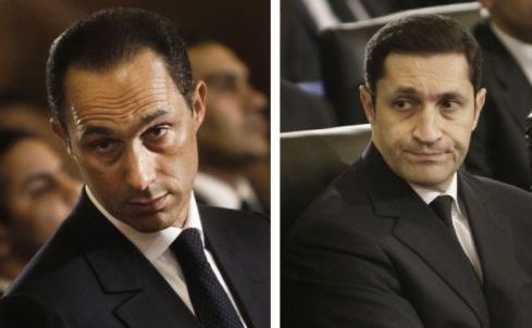 
Gamal Mubarak (st) şi Alaa Mubarak (dr), cei doi fii ai fostului lider egiptean Hosni Mubarak.

 