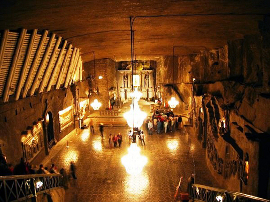 Interiorul salinei Wieliczka (Wikipedia)