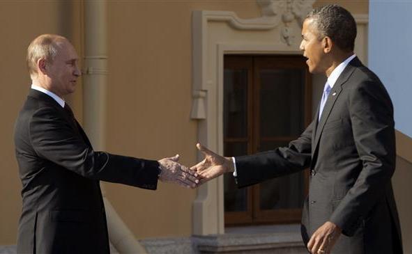 
 
Preşedintele rus Vladimir Putin (st) şi omologul său american Barack Obama.
 
