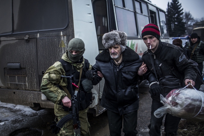 Civili evacuaţi de Armata Ucraineană din Debaltseve, regiunea Doneţk, 3 februarie 2015