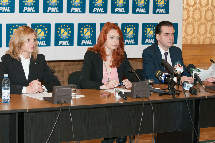 Cristina Pocora, Claudia Boghicevici şi Ludovic Orban, conferinţă PNL 6 februarie 2015