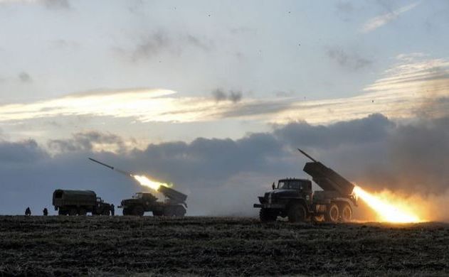 Trupele ucrainene atacă poziţiile rebele în apropiere de oraşul Debalţeve. (Captură Foto)