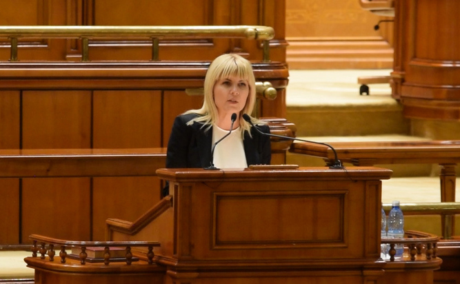 Elena Udrea în Parlamentul României, 9 februarie 2015 (Epoch Times România)