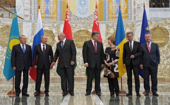 
Poza de “familie” înainte de summitul de la Minsk din 11 februarie 2015.