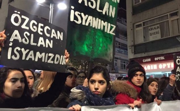 
Protest in Istanbul împotriva uciderii domnişoarei Ozgecan Aslan, care s-a opus unei tentative de viol, 14 februarie 2015.