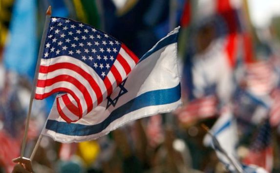 Steagurile Statelor Unite şi al Israelului.