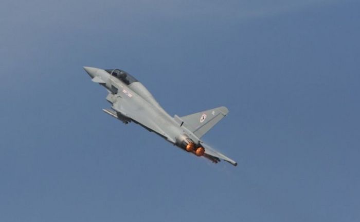 
Avion de luptă Eurofighter Typhoon al Forţelor Aeriene Regale britanice.