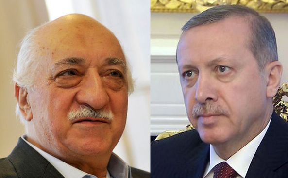 

Fethullah Gulen (st) şi preşedintele turc Recep Tayyip Erdogan.
