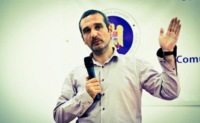 Sebastian Lăzăroiu (onlinestudent.ro)