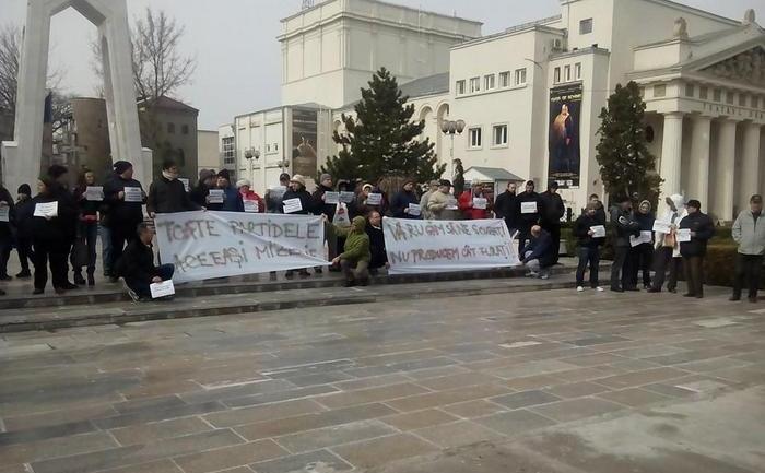 Protest al galaţenilor nemulţumiţi de politicieni, 7 martie 2015.