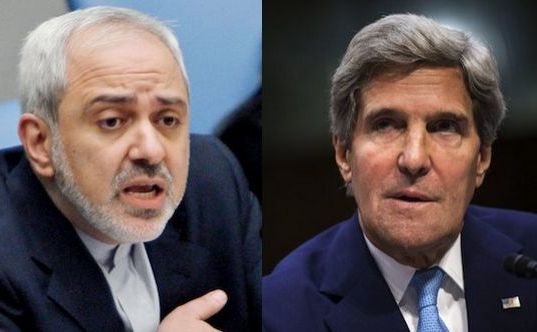 Ministrul iranian de externe Mohammad Javad Zarif (stânga) şi secretarul de stat american John Kerry. (Captură Foto)