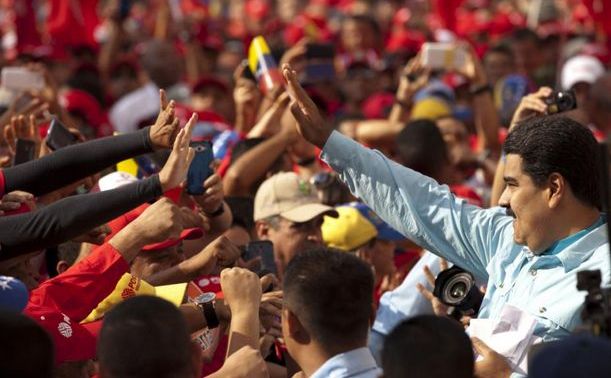 Susţinătorii lui Maduro au lansat o campanie pentru strângerea a 10 milioane de semnături împotriva SUA. (Captură Foto)