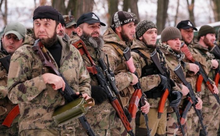Separatişti  ai batalionului cecen “Moartea” participă la un exerciţiu de pregătire  în teritoriul controlat de autoproclamata Republică Populară Doneţk.