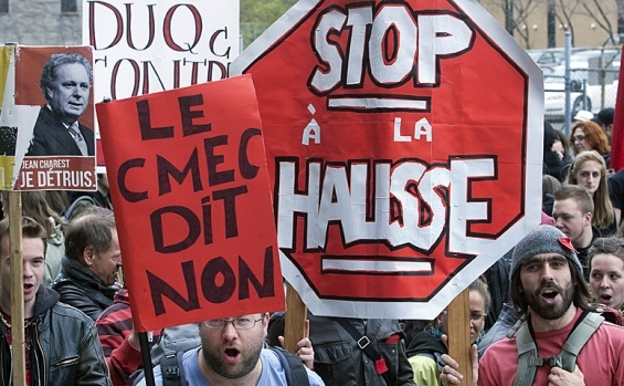 Mii  de manifestanţi participă la un marş împotriva creşterii taxei pentru  educaţie în Montreal, provincia canadiană Quebec, 26 aprilie 2012. Un  protest similar a avut loc tot la Montreal, în 2 aprilie 2015, dar  acesta a fost oprit violent de poliţişti cu ajutorul gazelor lacrimogene  şi a gloanţelor de cauciuc.