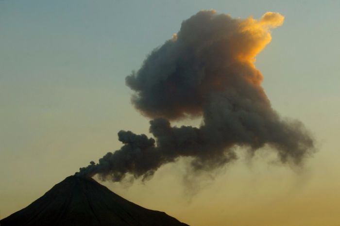 Erupţia vulcanului Colima, aproape de Mexico City (poză de arhivă)