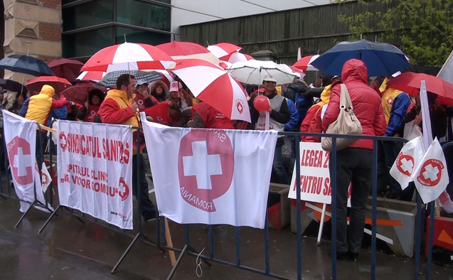 Protest al caderelor medicale afiliate Federaţiei SANITAS, Bucureşti, 7 aprilie 2015 (Epoch Times)