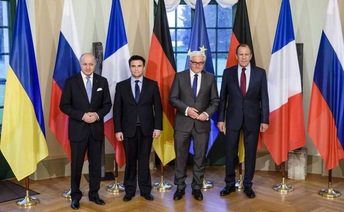 (De  la st la dr) Ministrii de externe Laurent Fabius (Franta), Pavlo   Klimkin (Ucraina), Frank-Walter Steinmeier (Germania) şi Serghei Lavrov   (Rusia) în timpul întâlnirii lor din Berlin, 13 aprilie 2015.