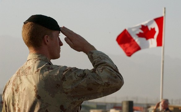 Guvernul canadian va trimite 200 de instructori militari în Ucraina.